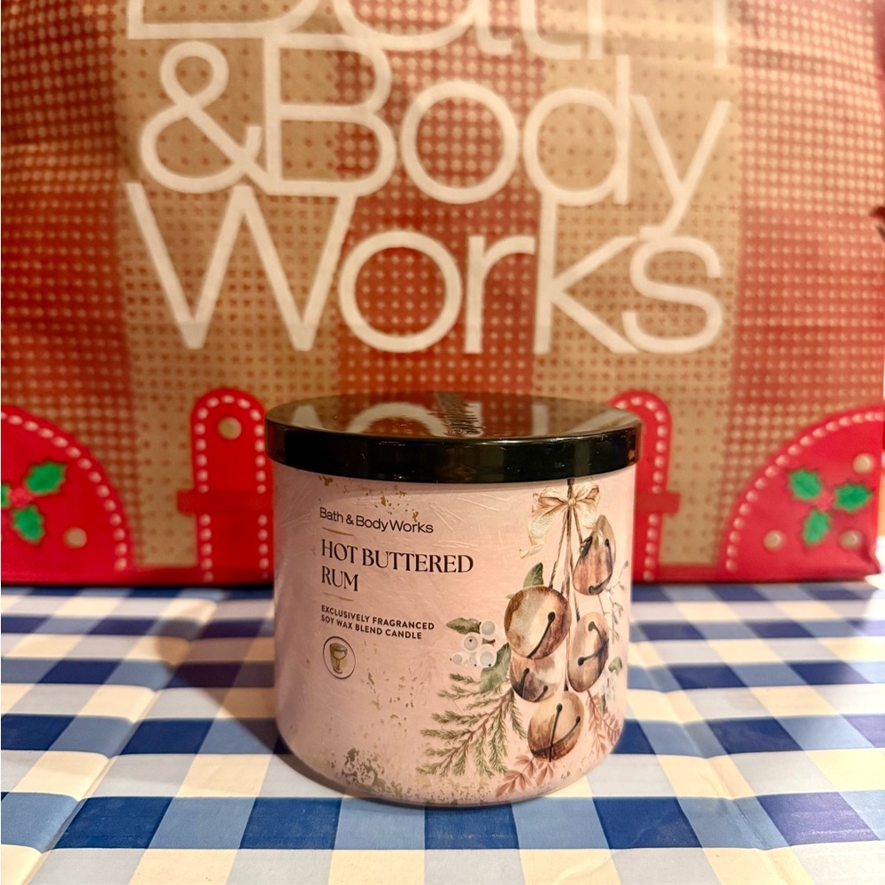 BATH & BODY WORKS Hot Buttered Rum 3 Wick Candle NEW IN BOX White Barn Holiday